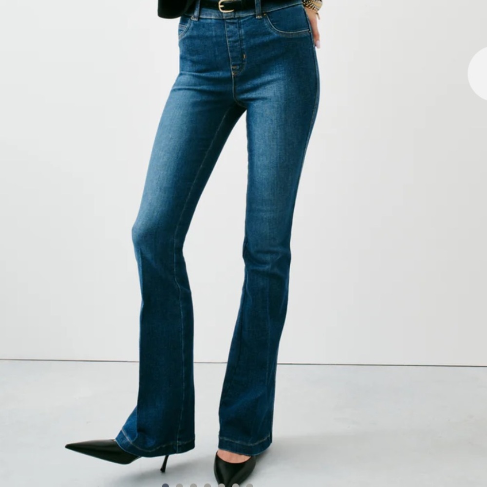 Women’s Spanx Spanxshape Everywhere Flare jeans in Authentic Blue.  Size 2X Reg